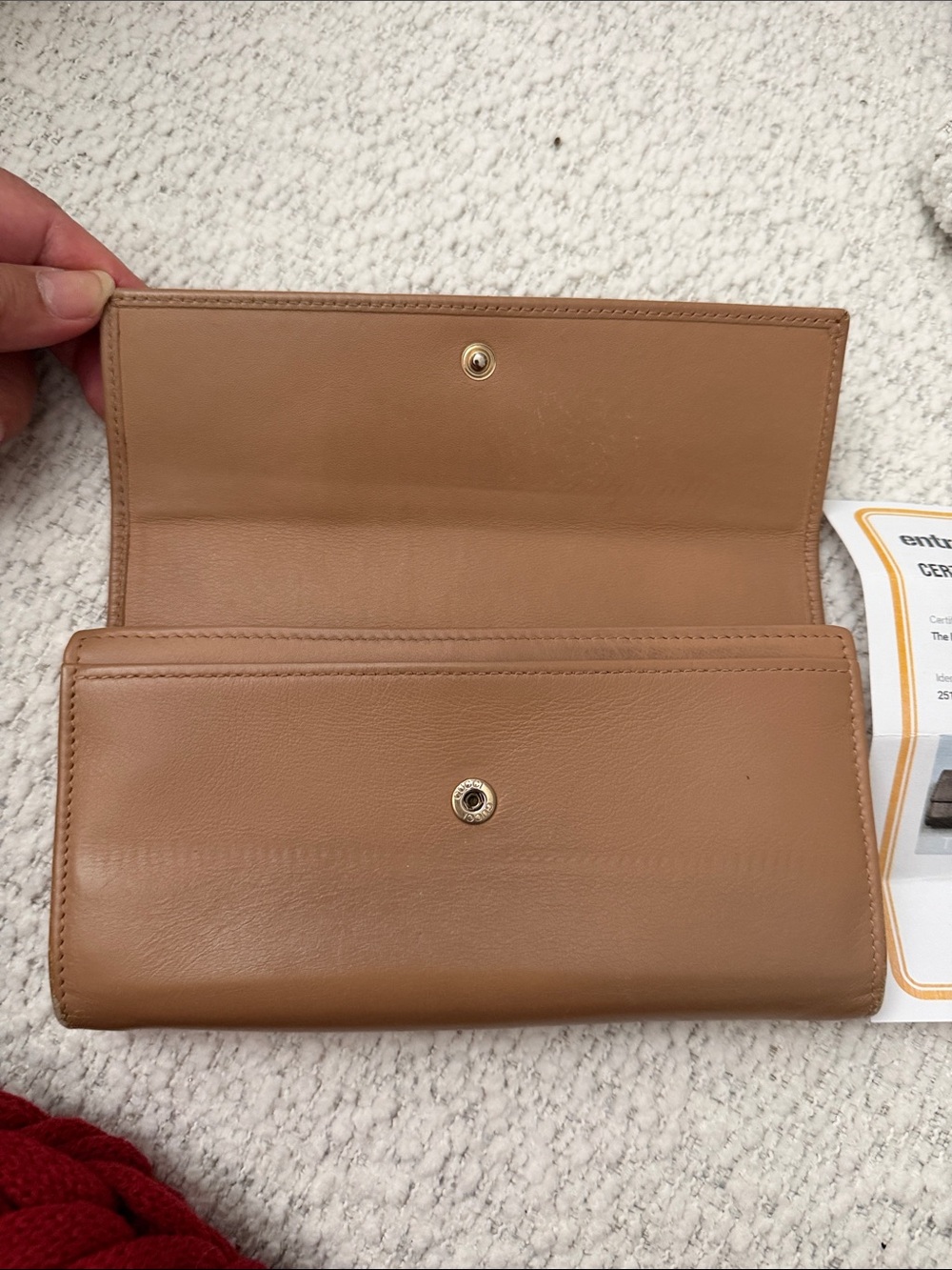 Classic Tan Leather Womenโs Wallet - Unbranded